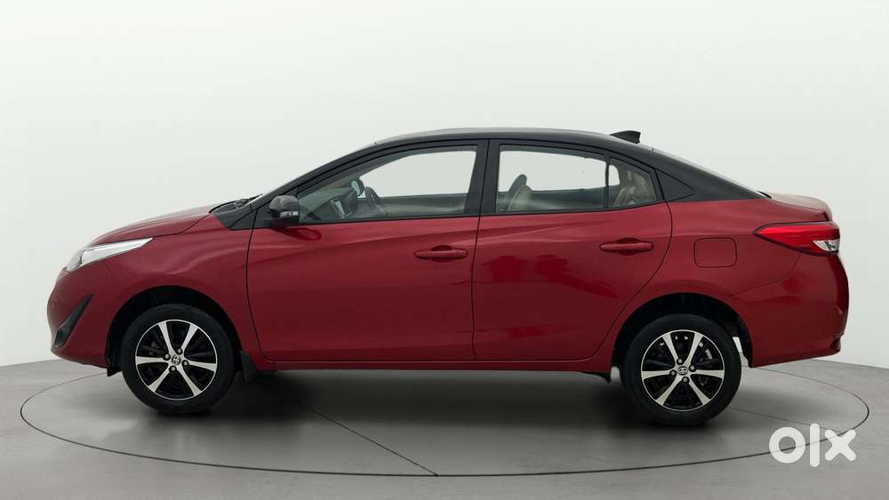 Toyota Yaris V Cvt, 2021, Petrol