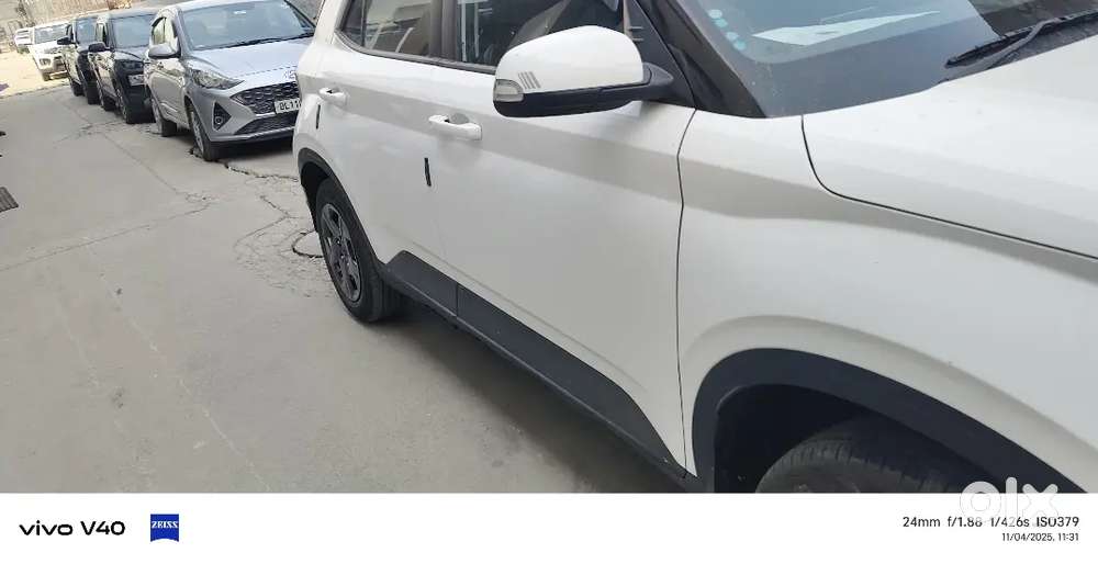 Hyundai Venue 2024(october) Diesel 5400 Km Drive