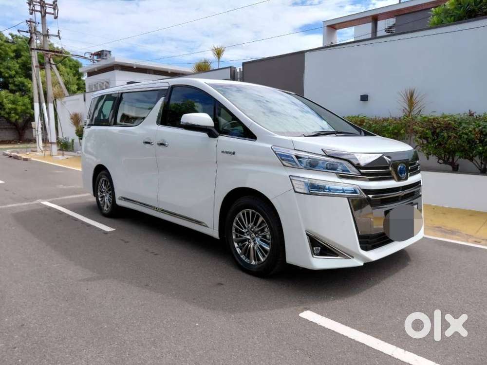 Toyota Vellfire 2.5 Executive Lounge, 2022, Petrol