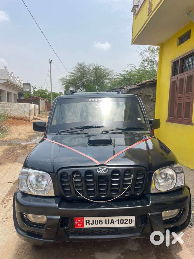 Mahindra Scorpio With New Colour New Tyres