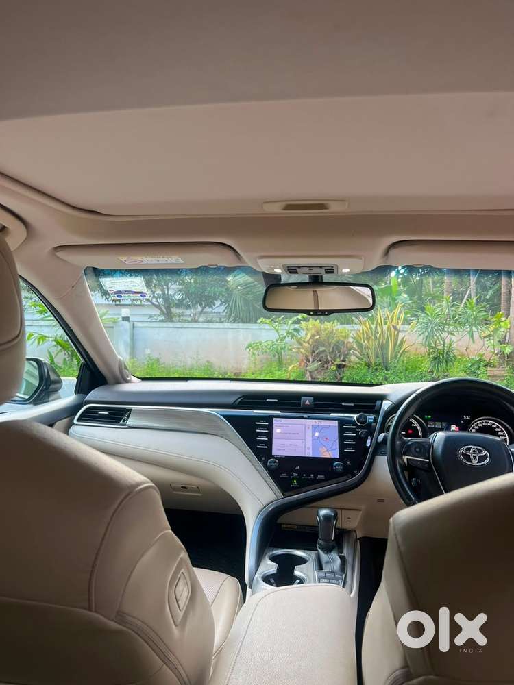Toyota Camry 2020 Hybrid Well Maintained