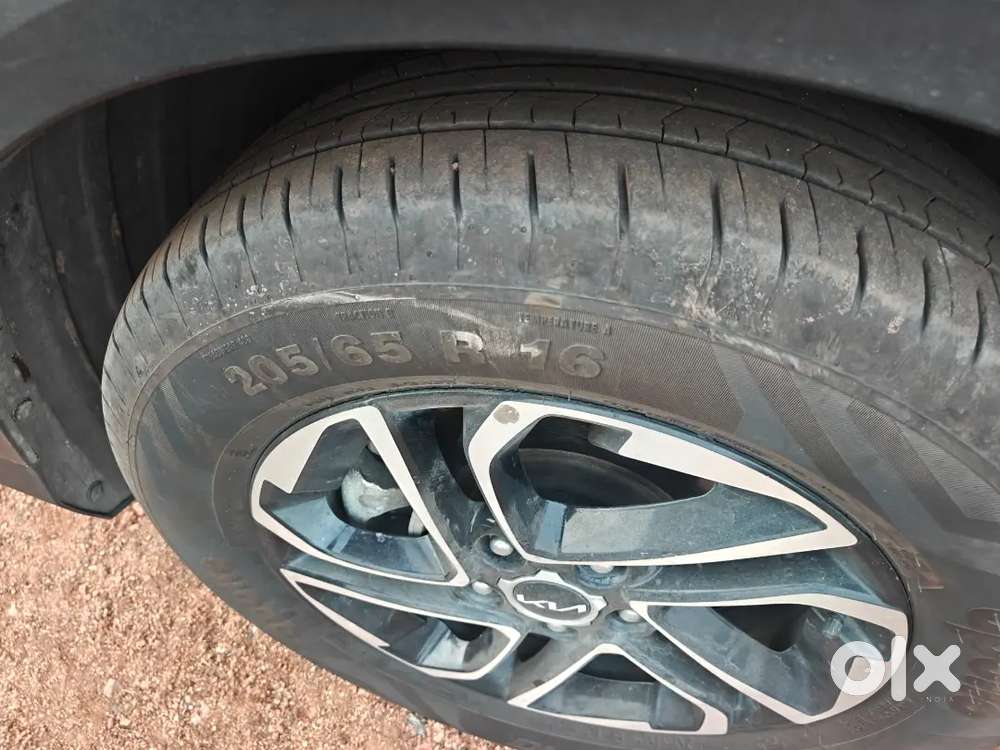 Good Condition Best Car Showroom Track Service