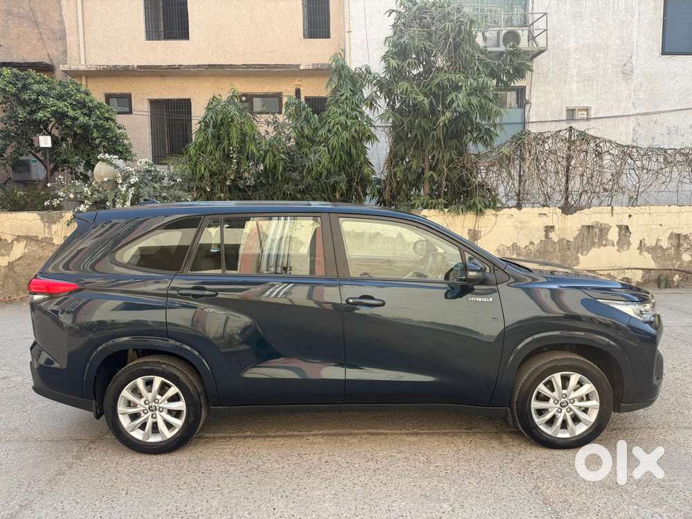 Toyota Innova Hycross 2.0 Vx Hybrid 7 Str, 2025, Petrol