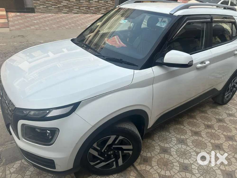 Hyundai Venue 2023 Diesel Well Maintained