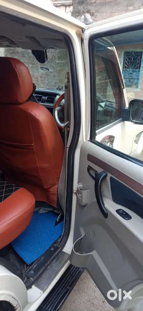Mahindra Scorpio S 10, 2017