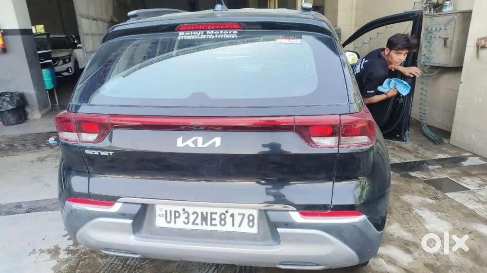 Less Driven Black Kia Sonet