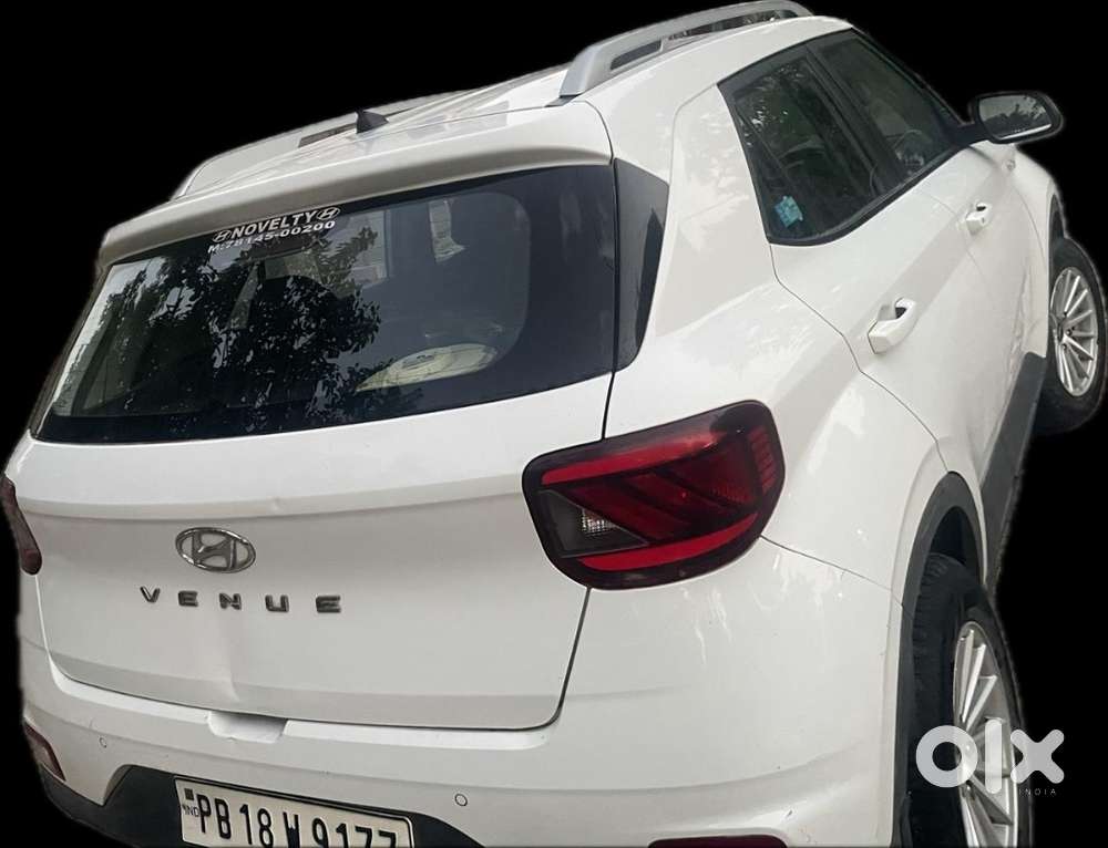 Hyundai Venue 2021 Petrol 42000 Km Driven