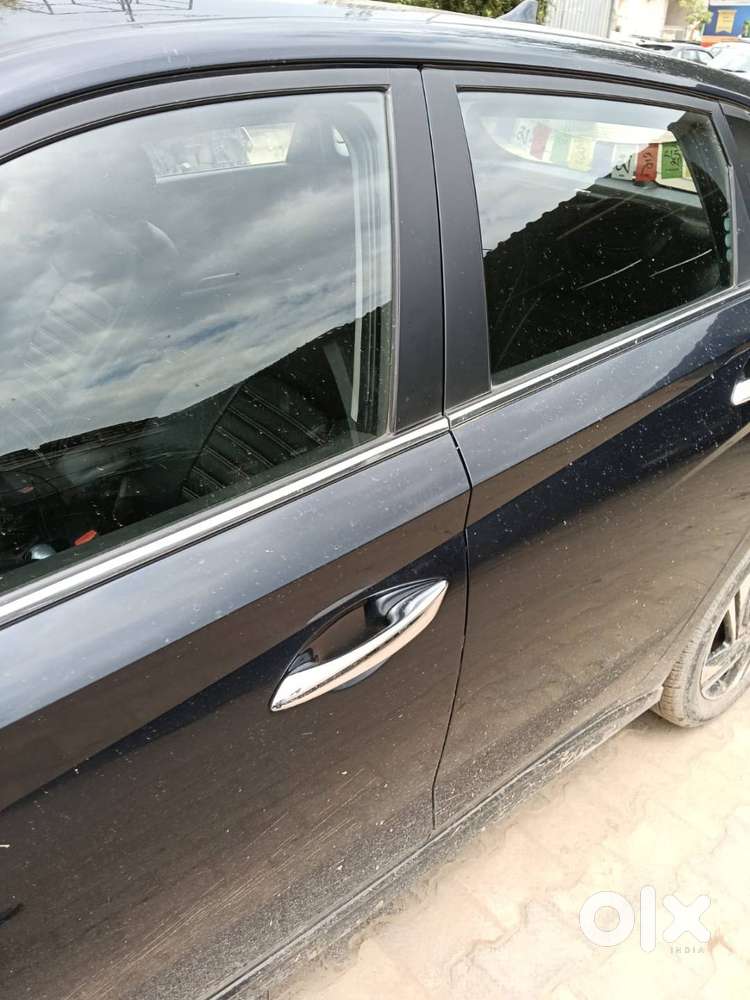 I20 Manual (asta) - 31000 Km Driven