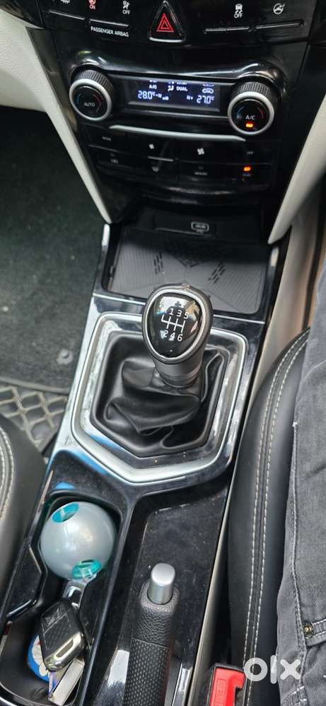 Mahindra Xuv 3xo Ax5 Pm Mt, 2024, Petrol