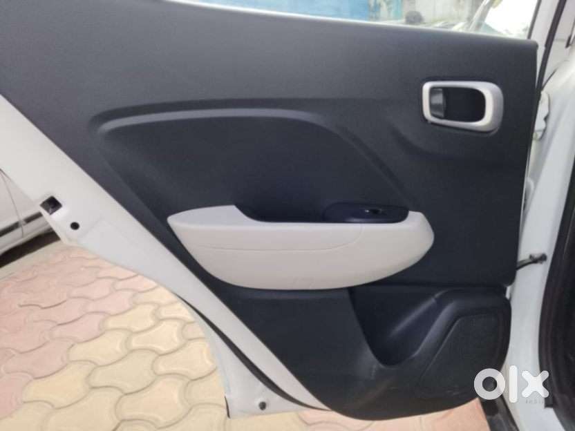 Hyundai Venue Sx Mt, 2023, Petrol