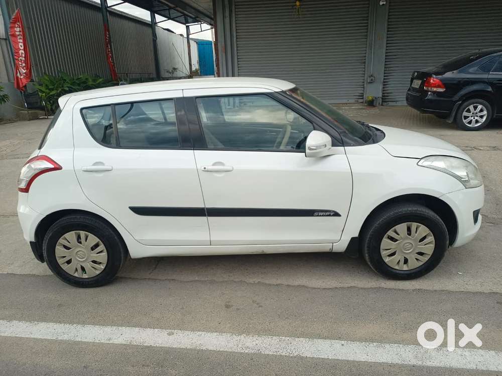 Maruti Suzuki Swift Vxi 1.2 Abs Bs-iv, 2012, Petrol