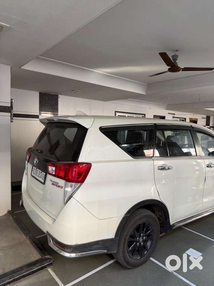 Toyota Innova Crysta 2017 Diesel Well Maintained