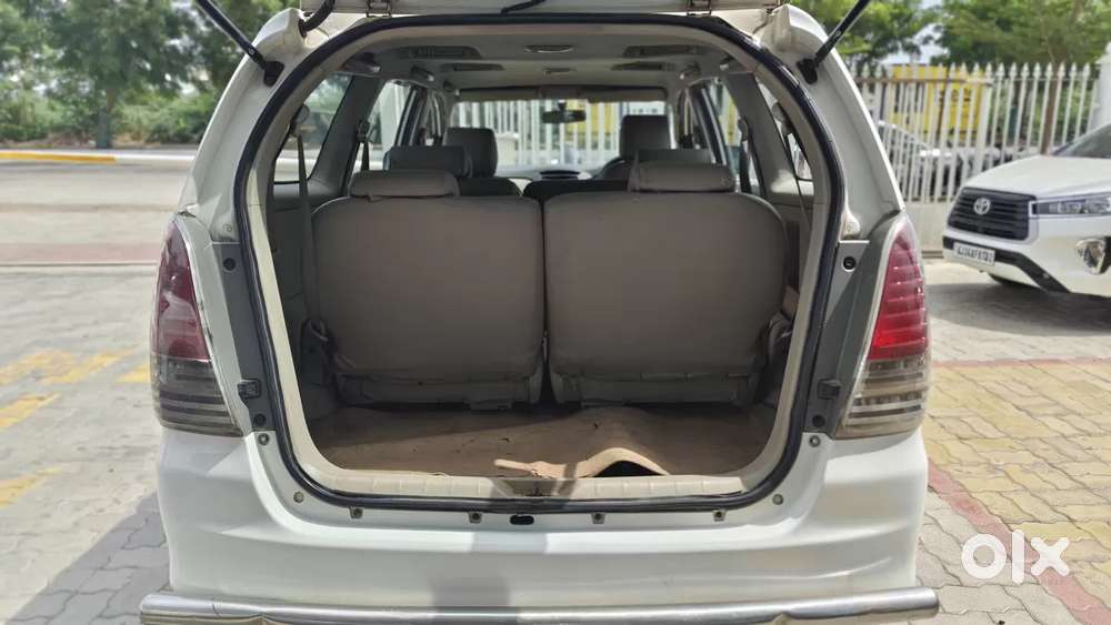 Toyota Innova 2.5 E 8 Str, 2010, Diesel