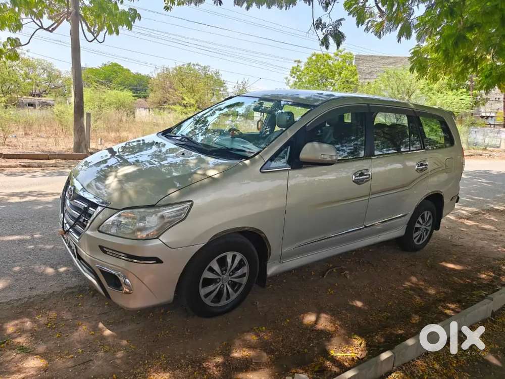 Toyota Innova 2015 Diesel 180000 Km Driven