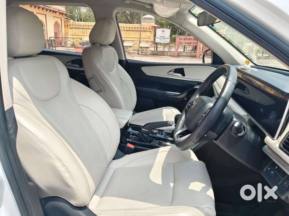 Mahindra Xuv700 2.2 Ax 7 Diesel Mt Str, 2025, Diesel