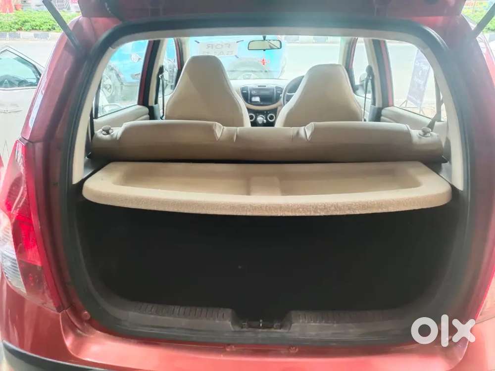 I10  Automatic Red, Well-maintained Valid Till 2030