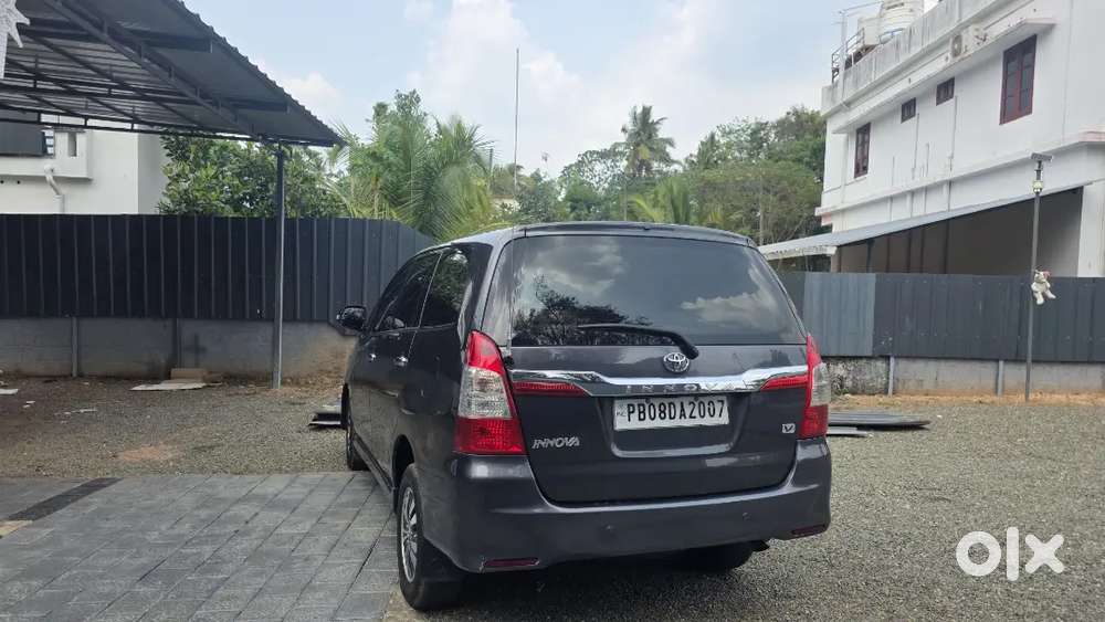 Toyota Innova 2015 Diesel 153000 Km Driven