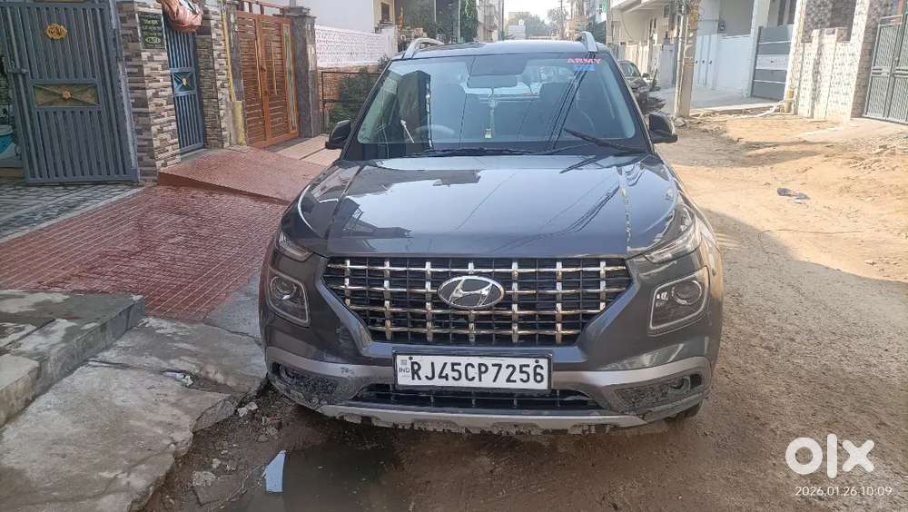 Hyundai Venue 2021 Petrol 32000 Km Driven