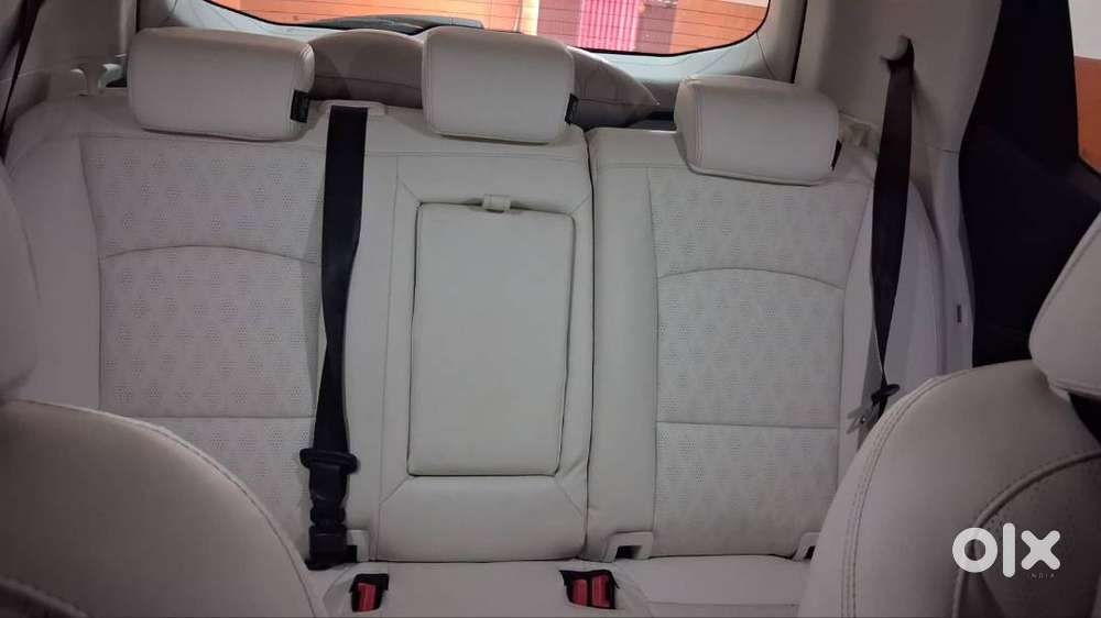 Xuv 3xo Ax7 Automatic Petrol