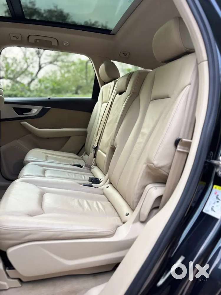 Black Colour Audi Q7 Technology