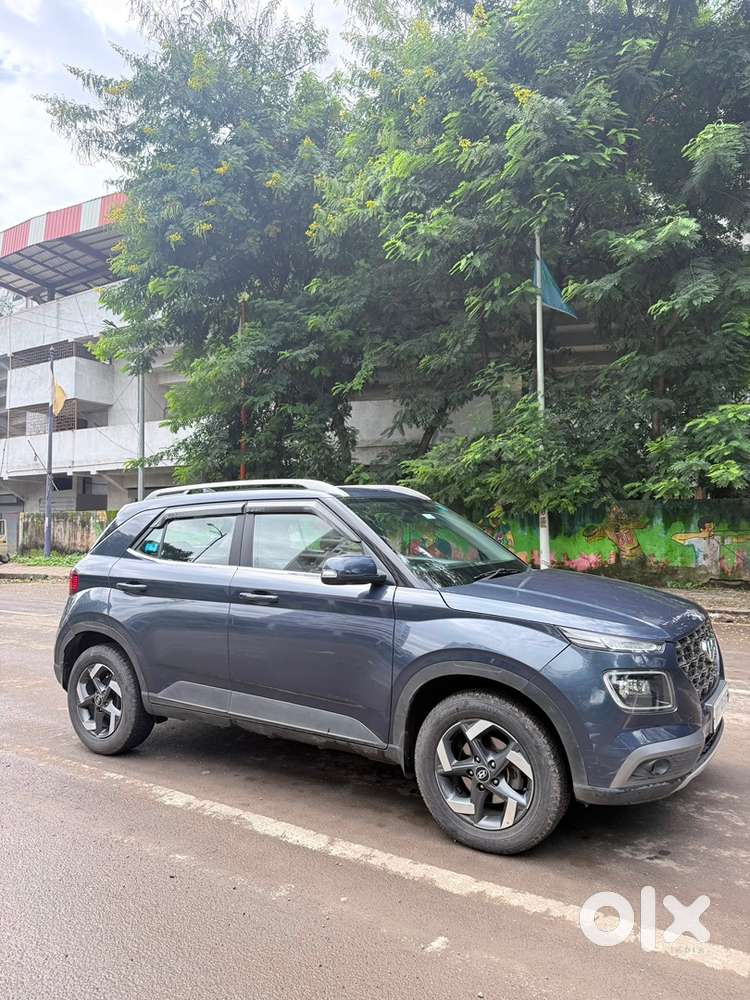 Hyundai Venue 2021 Petrol 70000 Km Driven