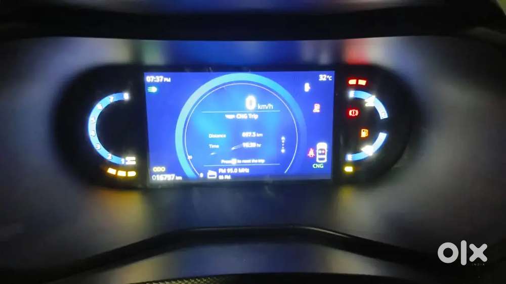 Tata Nexon 2025 Cng & Petrol 16800 Km Driven