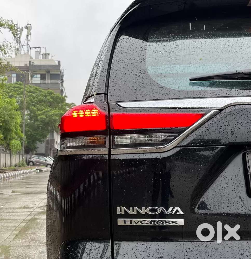 Toyota Innova Hycross 2.0 Zx (o) Hybrid 7 Str, 2025, Petrol
