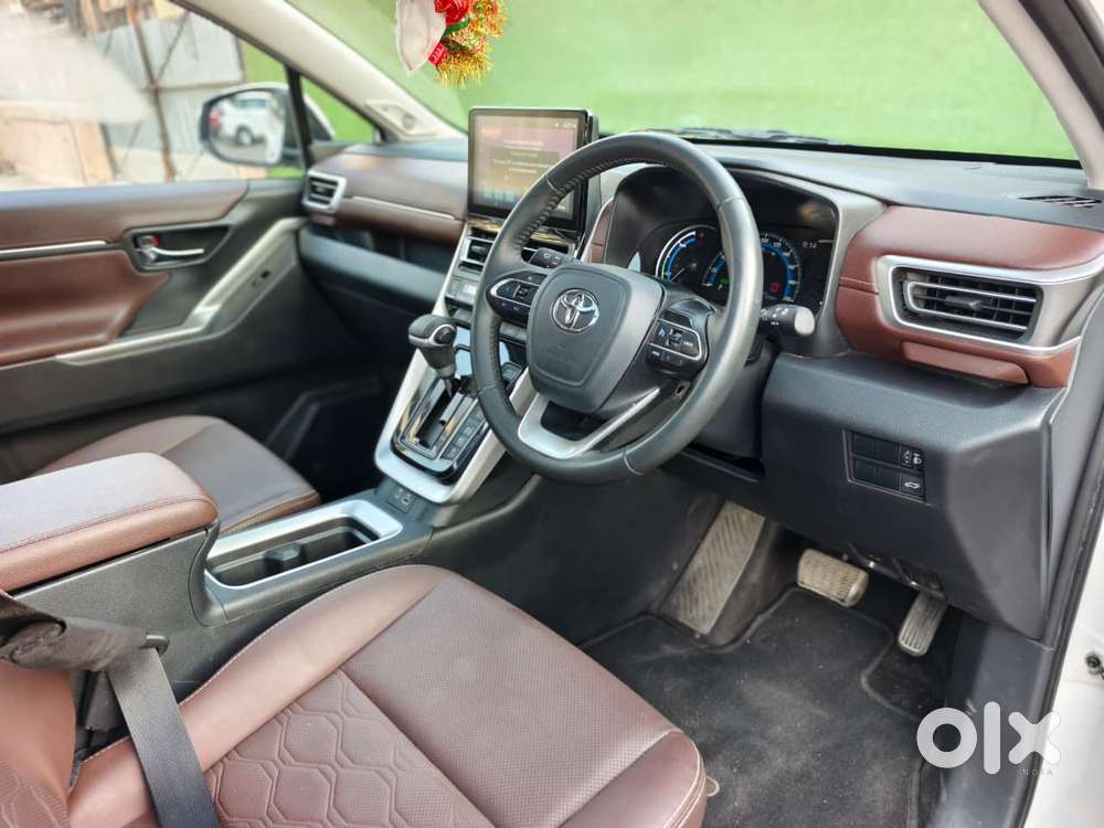 Toyota Innova Hycross 2.0 Zx Hybrid 7 Str, 2025, Petrol