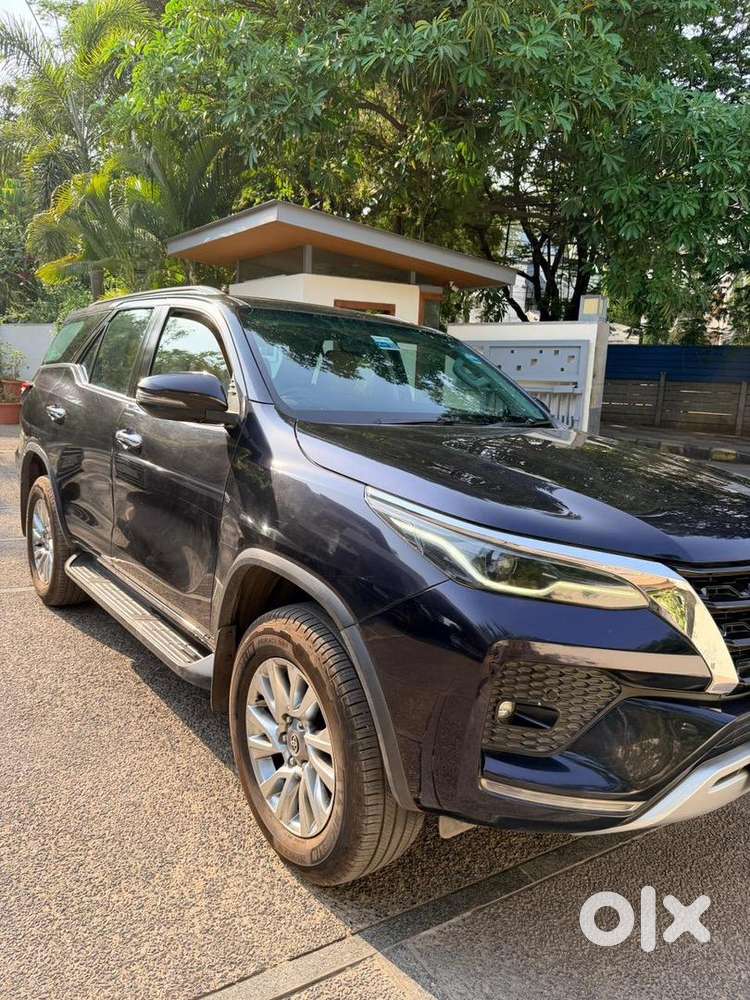 2022 Toyota Fortuner 4*4 At (black Crystalline Shine)