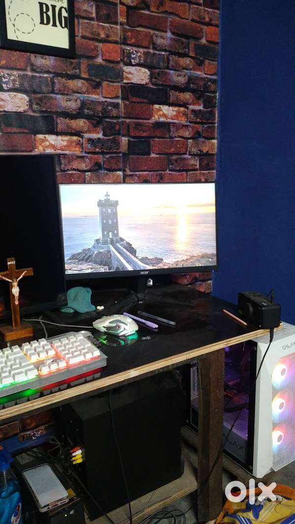 Monitor, gaming keyboard and mouse or UPS