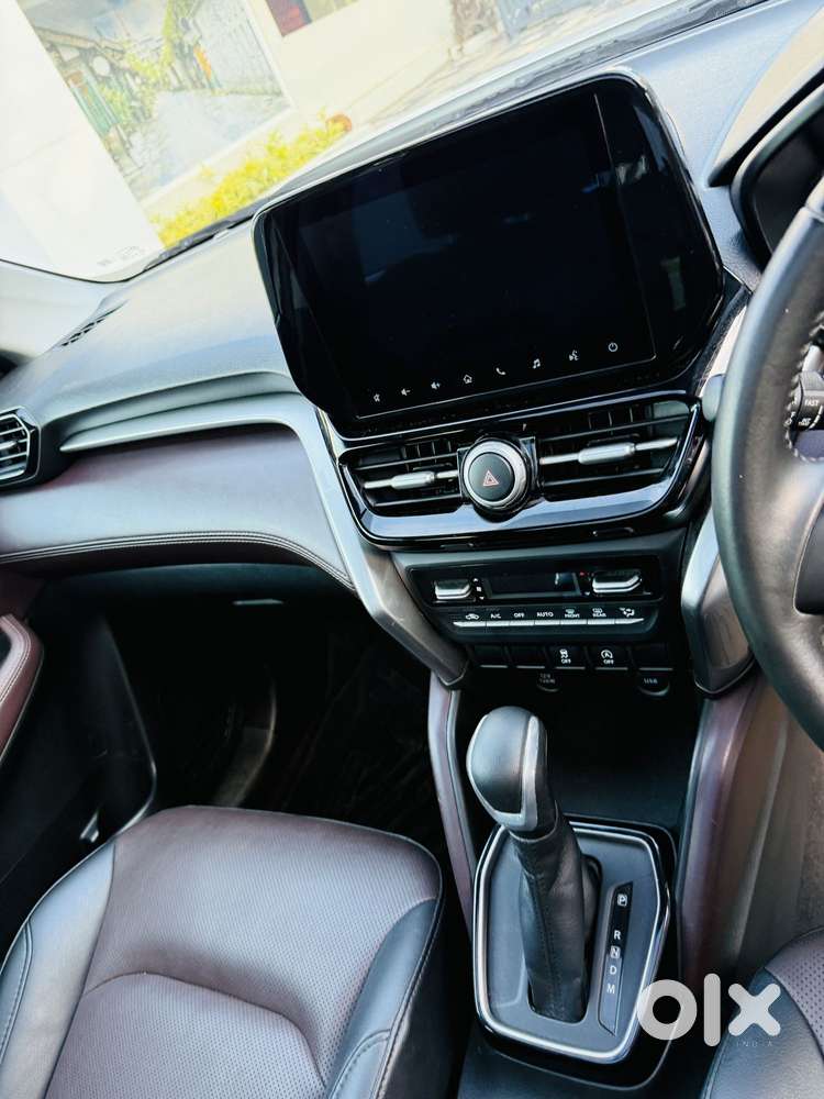 Maruti Suzuki Grand Vitara 1.5 Alpha Smart Hybrid Dual Tone, 2023, P..