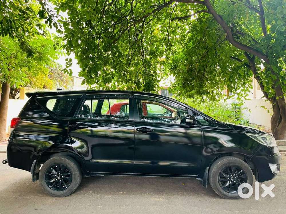 Toyota Innova Crysta 2.4 Gx Mt 8s, 2017