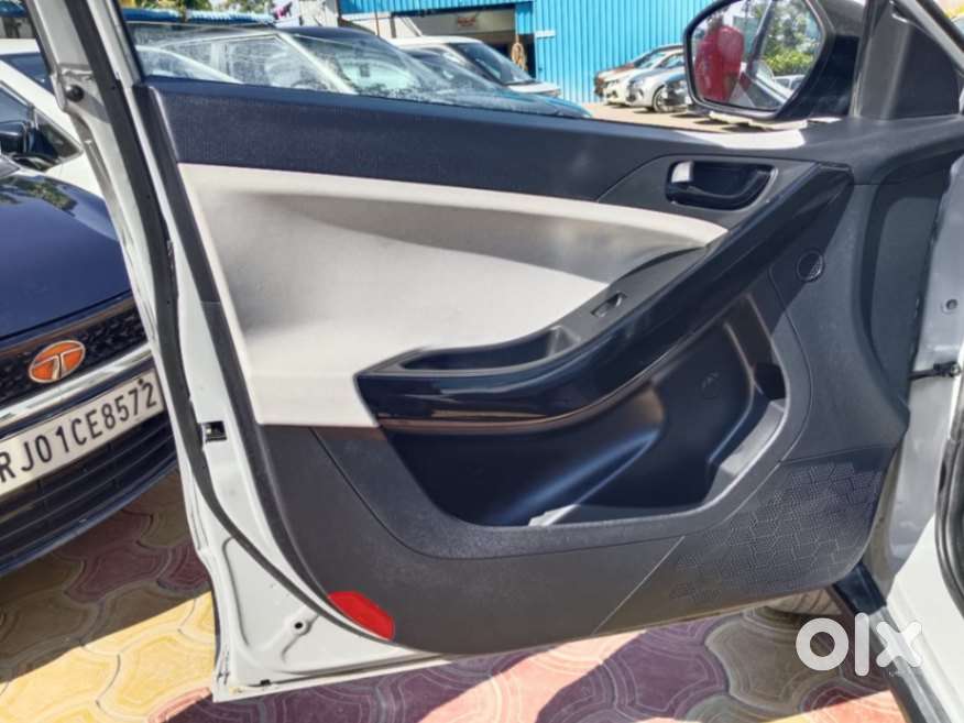 Tata Nexon, 2025, Petrol