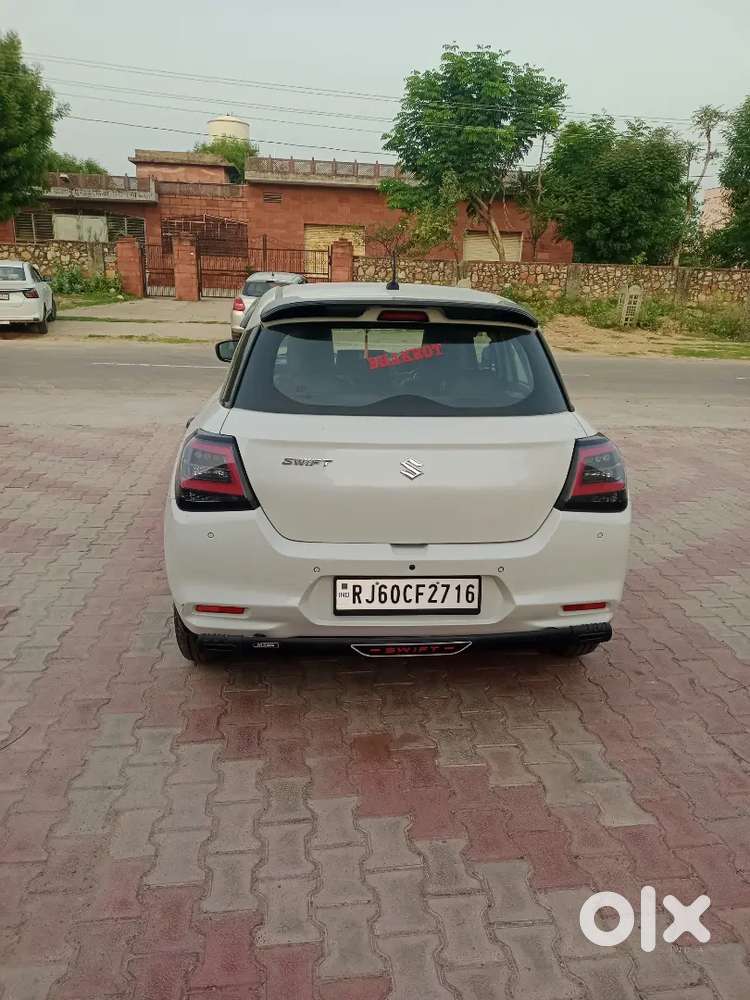 Swift Maruti Suzuki 2025 Petrol Manual 10500 Km