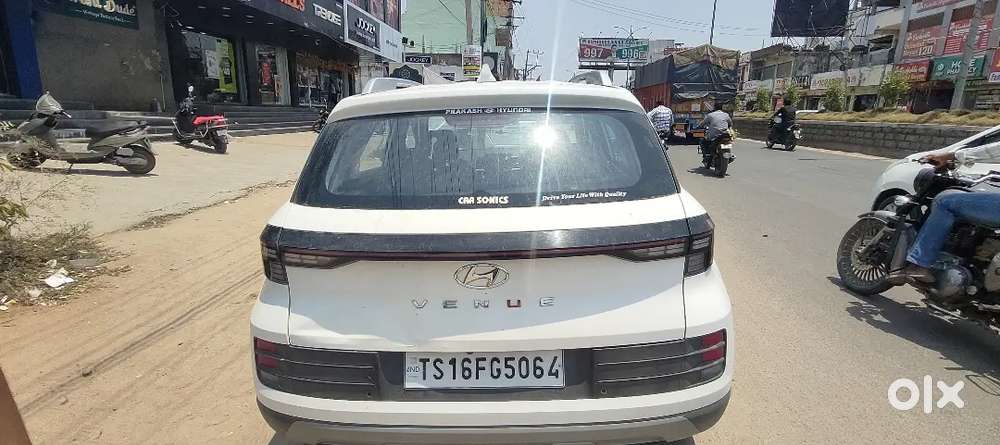 Hyundai Venue [2022]  Single Owner  Only 24k Km  Under Warranty