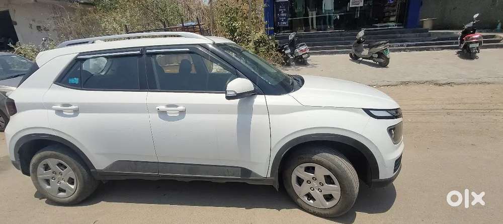 Hyundai Venue [2022]  Single Owner  Only 24k Km  Under Warranty