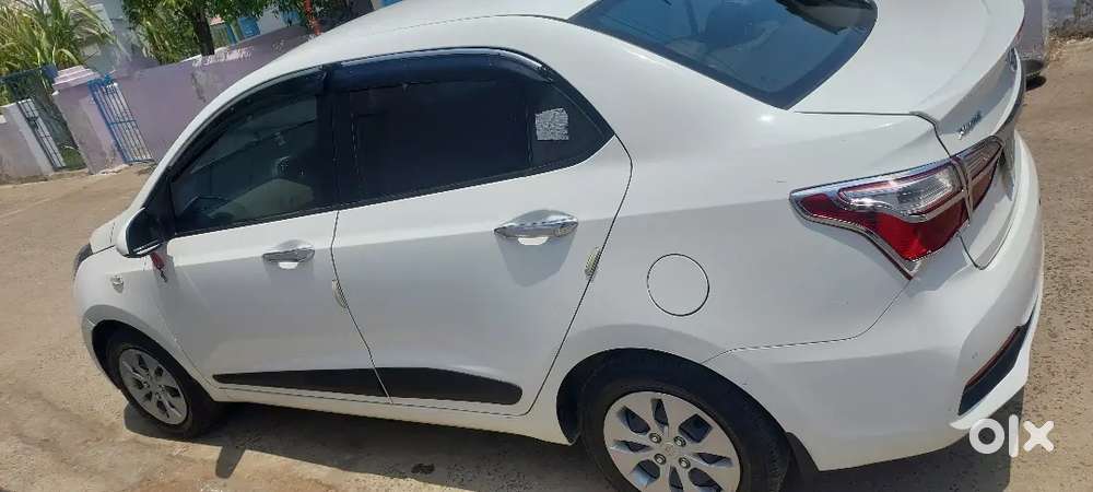 Hyundai Xcent Cng + Petrol  40,000 Km  32 Km/kg Mileage  Excellent