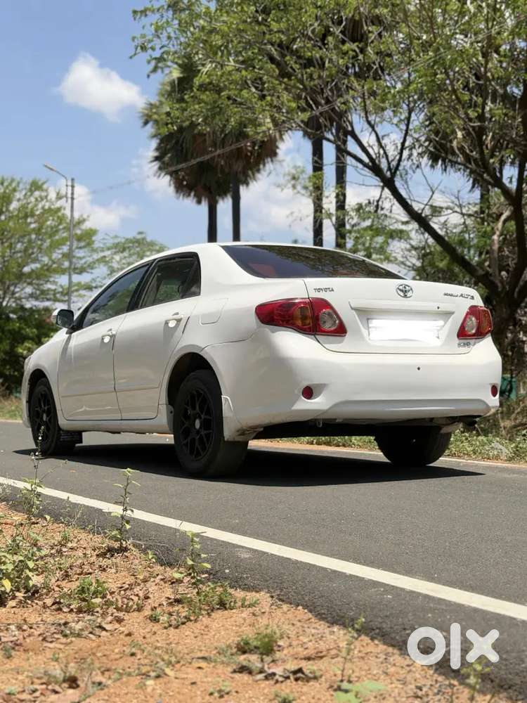 Toyota Corolla Altis 2011 D4d White Colour