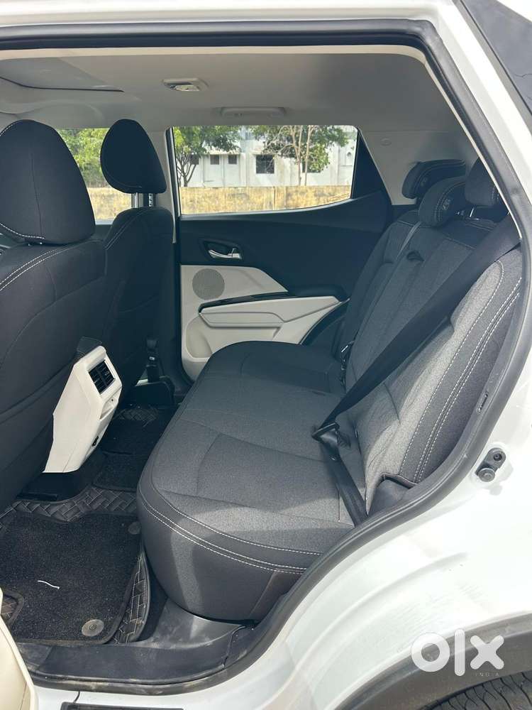 Mahindra Xuv 3xo Ax5 Pm At, 2026, Petrol