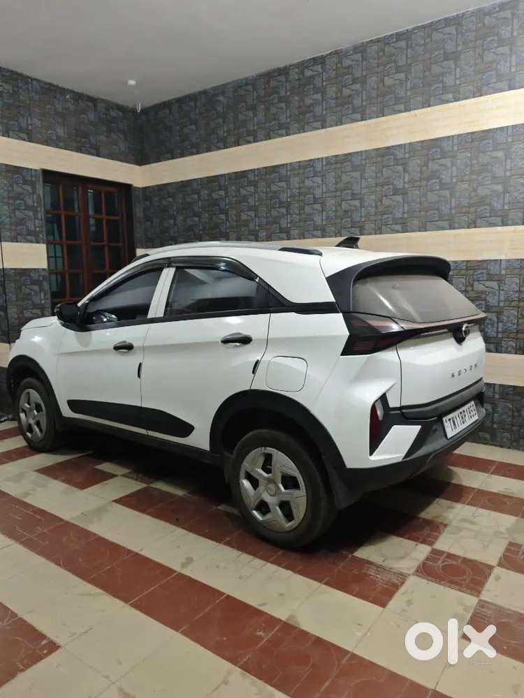 Tata Nexon 2024 Petrol Amt 18000 Km Driven
