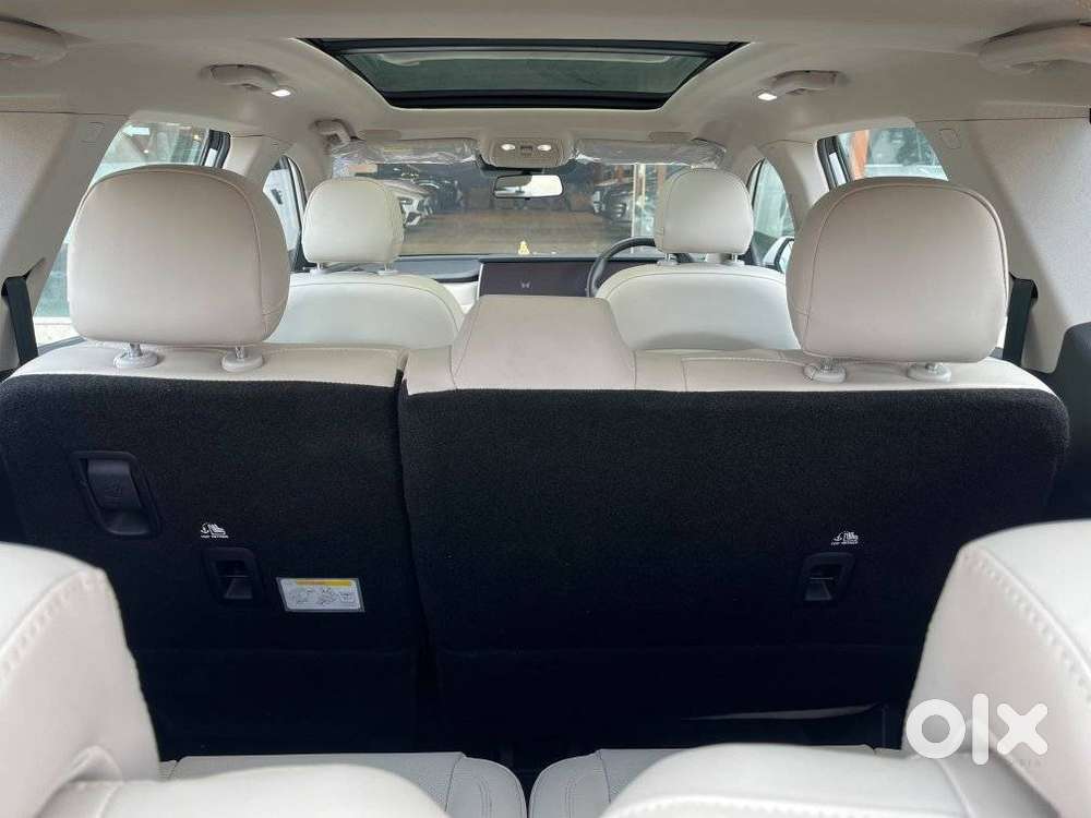 Mahindra Xuv700 Ax7 Luxury Pack Awd, 2022, Petrol