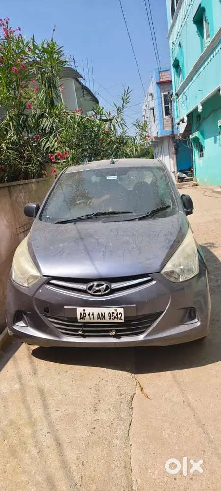 Hyundai Eon Magna 2012 Variant