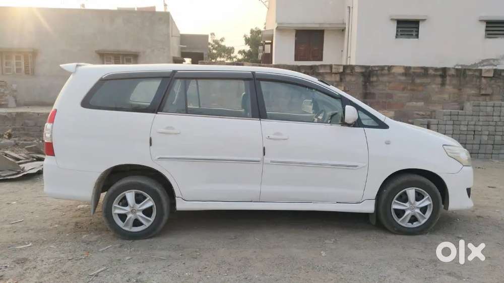 Toyota Innova Hycross 2009 Diesel 198000 Km Driven