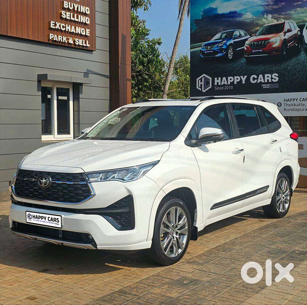 Toyota Innova Hycross