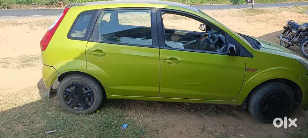 Ford Figo 2010 Petrol 95000 Km Driven