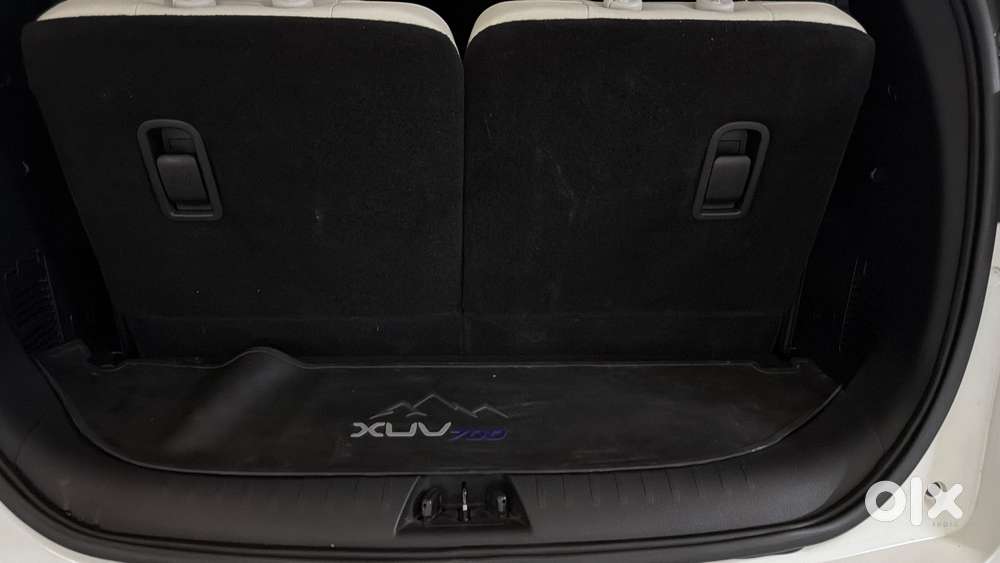 Mahindra Xuv700 2.0 Ax 7 Petrol Mt Str, 2025, Petrol