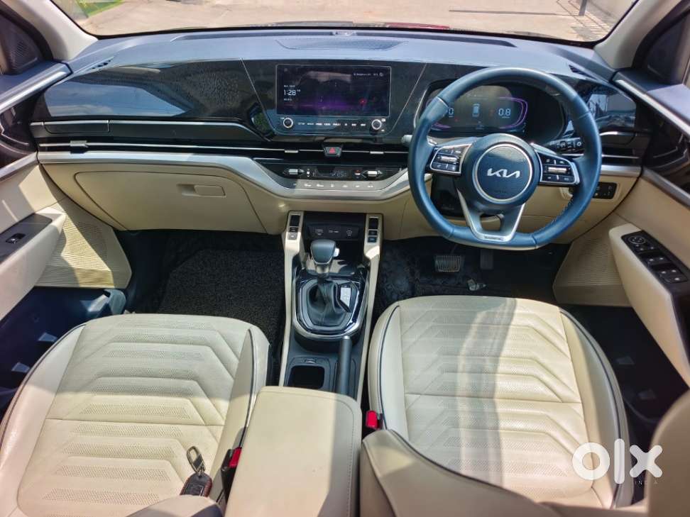 Kia Carens Luxury (o)1.5 Diesel At 7 Str, 2023, Diesel