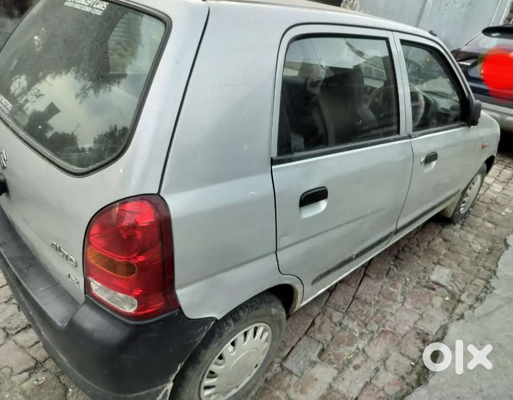 Maruti Suzuki Alto 2012 Petrol And Lpg Fitted 22 Kg Cylinder