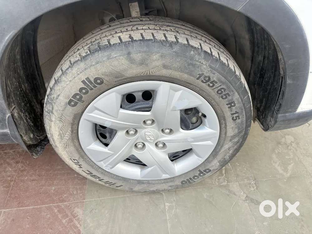 Hyundai Venue 2022 Petrol 22000 Km Driven