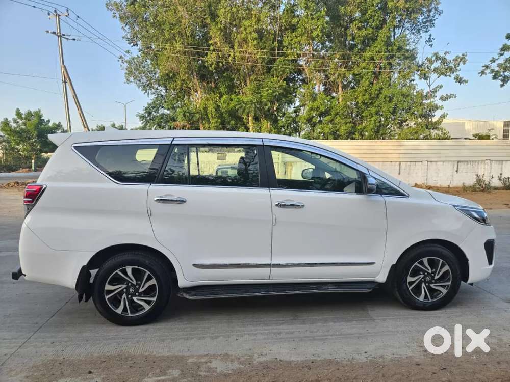 Toyota Innova Crysta [2020-ongoing] 2.4 Gx At 8 Str, 2022, Diesel